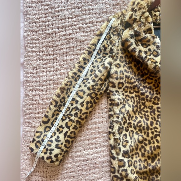 Faux fur leopard print coat, pre-loved & in excellent condition. - Picture 5 of 5